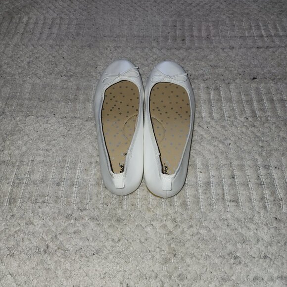 Cat & Jack White Ballet Flats with Bow - Girls Size 4 - Dress Shoes - Picture 8 of 11